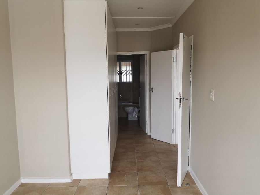 To Let 1 Bedroom Property for Rent in Beacon Bay Eastern Cape